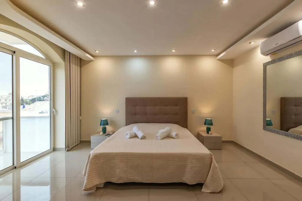 Modern 3 Bedroom Apartment Close To Paceville And Beach Is-Swieqi 0*,  Malta